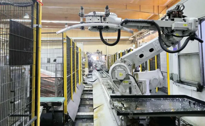 Photo shows an automated production line of an automobile parts company based in Qinhuangdao city, north China's Hebei province. (Photo by Cao Jianxiong/People's Daily Online)