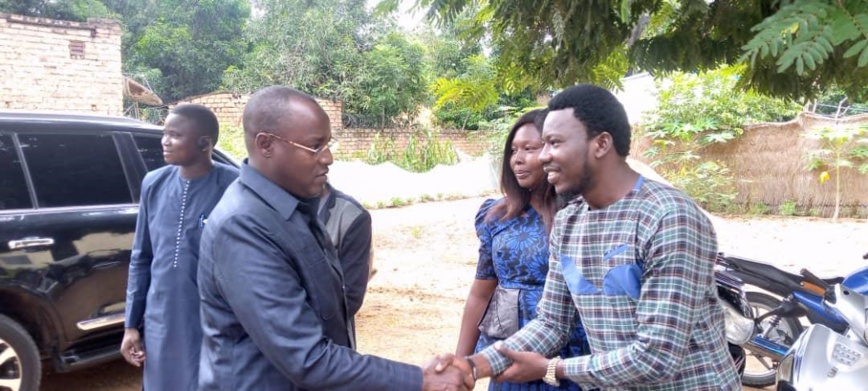 Tchad : Le gouverneur du Moyen Chari encourage les jeunes leaders et entrepreneurs de la ville de Sarh Tchad : Le gouverneur du Moyen Chari encourage les jeunes leaders et entrepreneurs de la ville de Sarh