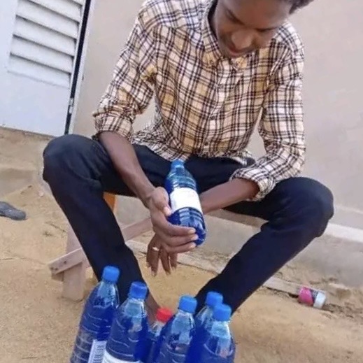 Tchad : la détermination d'un jeune à Ati, de l'école à la fabrication de savon liquide Tchad : la détermination d'un jeune à Ati, de l'école à la fabrication de savon liquide