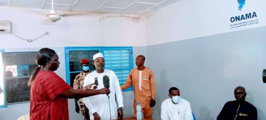 Tchad : le gouverneur du Moyen-Chari visite deux stations de radio de Sarh Tchad : le gouverneur du Moyen-Chari visite deux stations de radio de Sarh