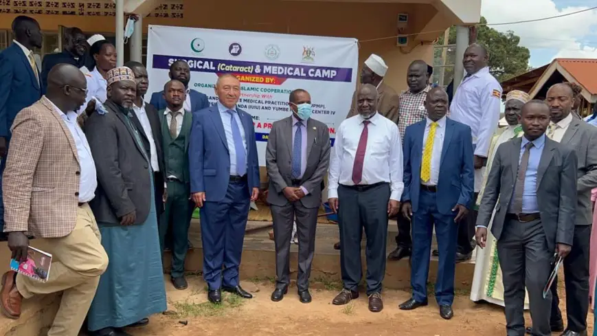 Ouganda : le camp médical de l'OCI traite avec succès des centaines de patients pour des hernies, cataractes et maladies