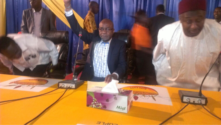 Saleh Kebzabo lors d'une cérémonie de ralliement à l'UNDR. Alwihda Info Saleh Kebzabo lors d'une cérémonie de ralliement à l'UNDR. Alwihda Info