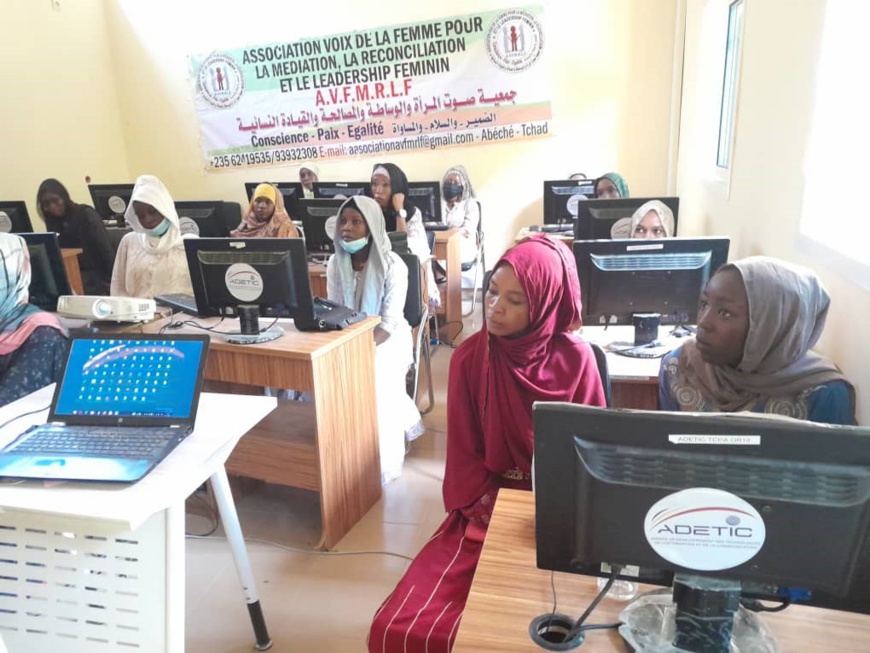 Tchad : formation en informatique bureautique pour une trentaine de jeunes filles à Abéché Tchad : formation en informatique bureautique pour une trentaine de jeunes filles à Abéché
