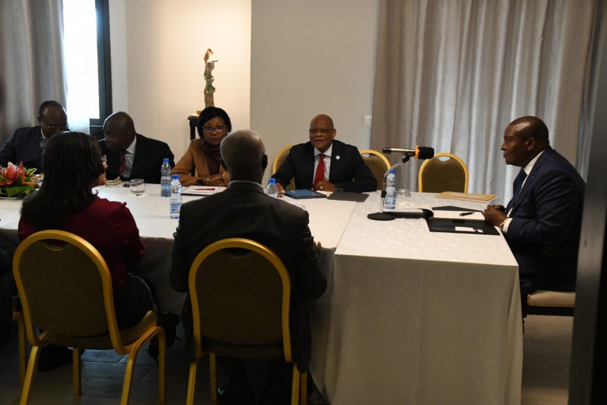 Gabon : Le facilitateur de la CEEAC, Faustin Touadera, travaille sur la feuille de route pour le retour à l’ordre constitutionnel Gabon : Le facilitateur de la CEEAC, Faustin Touadera, travaille sur la feuille de route pour le retour à l’ordre constitutionnel