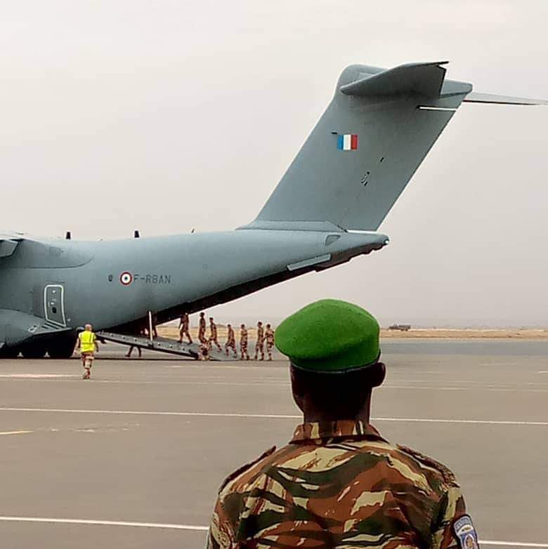 Niger : début du désengagement des troupes françaises avec brefs transits prévus par le Tchad Niger : début du désengagement des troupes françaises avec brefs transits prévus par le Tchad