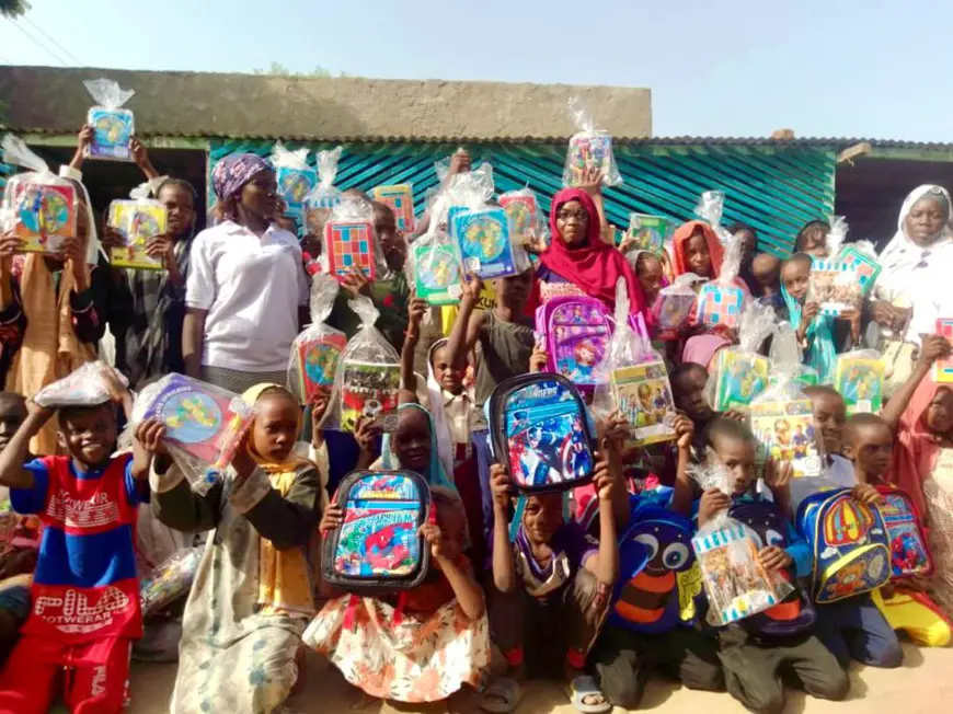 Tchad : l'AFAC offre des kits scolaires aux élèves de l'École primaire Les Lucioles