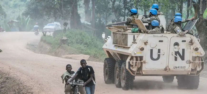 Des soldats de la paix patrouillent à Butembo, dans le Nord-Kivu, en République démocratique du Congo, pour assurer la sécurité des communautés locales (photo d'archives). © ONU Photo /Martine Perret
