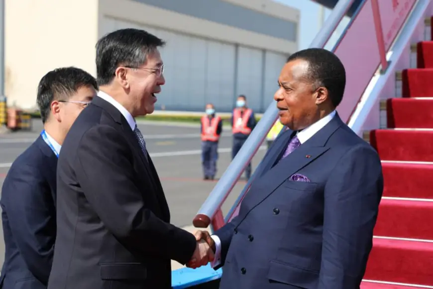 Denis Sassou N'Guesso accueilli par le ministre chinois Yin Hejun