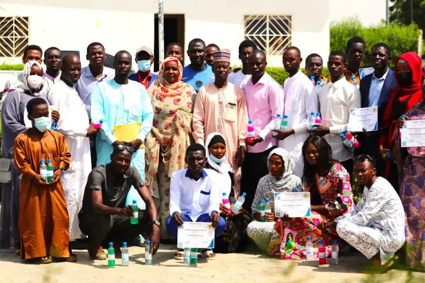 Tchad : 60 jeunes formés en fabrication de détergent liquide et eau de javel à N'Djamena