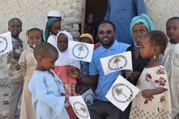 Tchad : l'ADM offre des kits scolaires à 800 élèves lors de sa campagne pour la paix