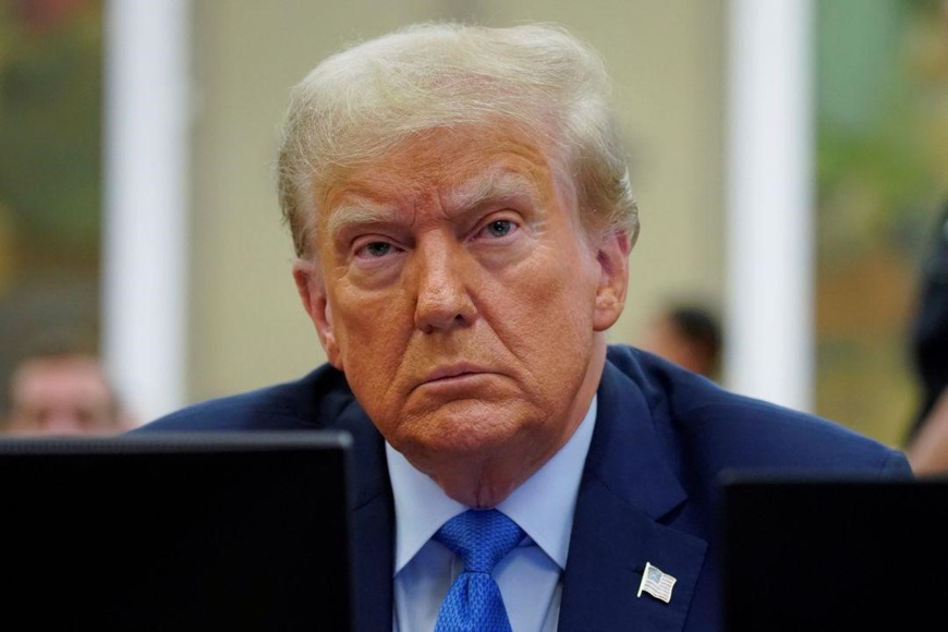 Donald Trump assiste au procès pour fraude civile de la Trump Organization devant la Cour suprême de l'État de New York, le 6 novembre 2023. Photo : Eduardo Munoz/REUTERS