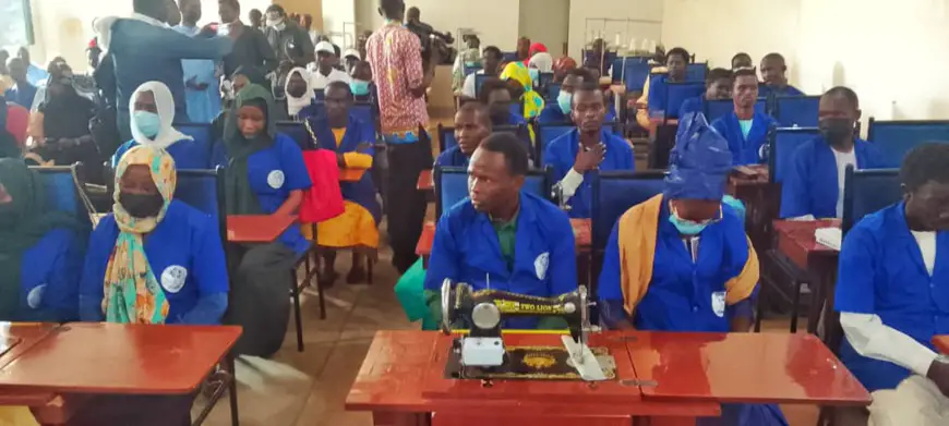 Tchad : l’ONAPE forme en couture et remet des machines à coudre