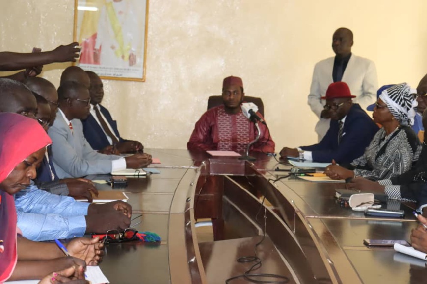 Tchad : le gouverneur du Logone Occidental rencontre le comité intérimaire de Moundou Tchad : le gouverneur du Logone Occidental rencontre le comité intérimaire de Moundou