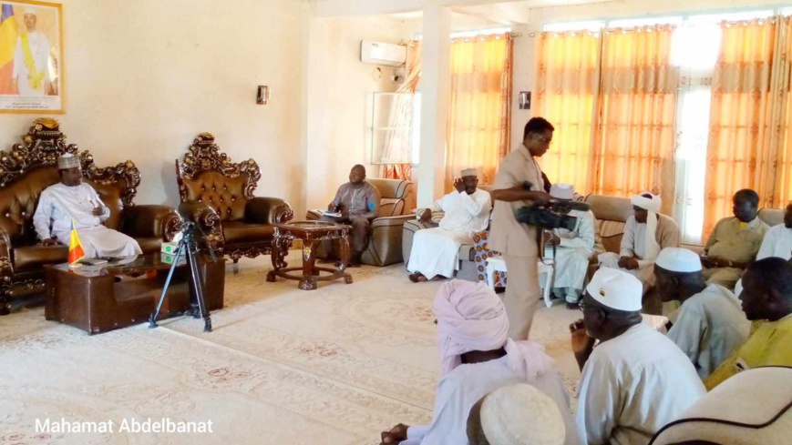 Tchad : le gouverneur du Salamat rencontre les partis politiques en prélude au référendum constitutionnel Tchad : le gouverneur du Salamat rencontre les partis politiques en prélude au référendum constitutionnel