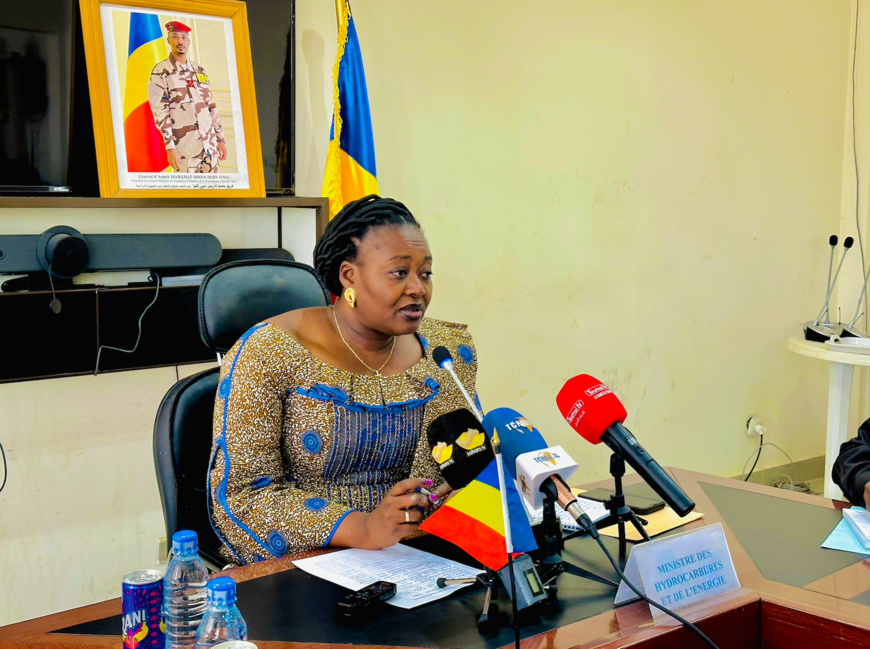 Tchad : la ministre des Hydrocarbures échange avec les marqueteurs pour lutter contre la pénurie Tchad : la ministre des Hydrocarbures échange avec les marqueteurs pour lutter contre la pénurie