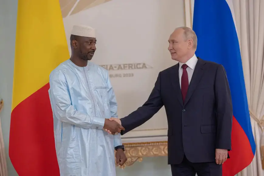 Le Président de la Fédération de Russie et le Président de la transition du Mali en marge du 2ème sommet et du forum économique et humanitaire Russie-Afrique, le 29 juillet 2023 / Archives