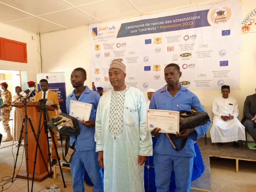Tchad : 55 jeunes bénéficiaires du projet Bab-Al Amal du Moyen-Chari ont reçu leur parchemin Tchad : 55 jeunes bénéficiaires du projet Bab-Al Amal du Moyen-Chari ont reçu leur parchemin