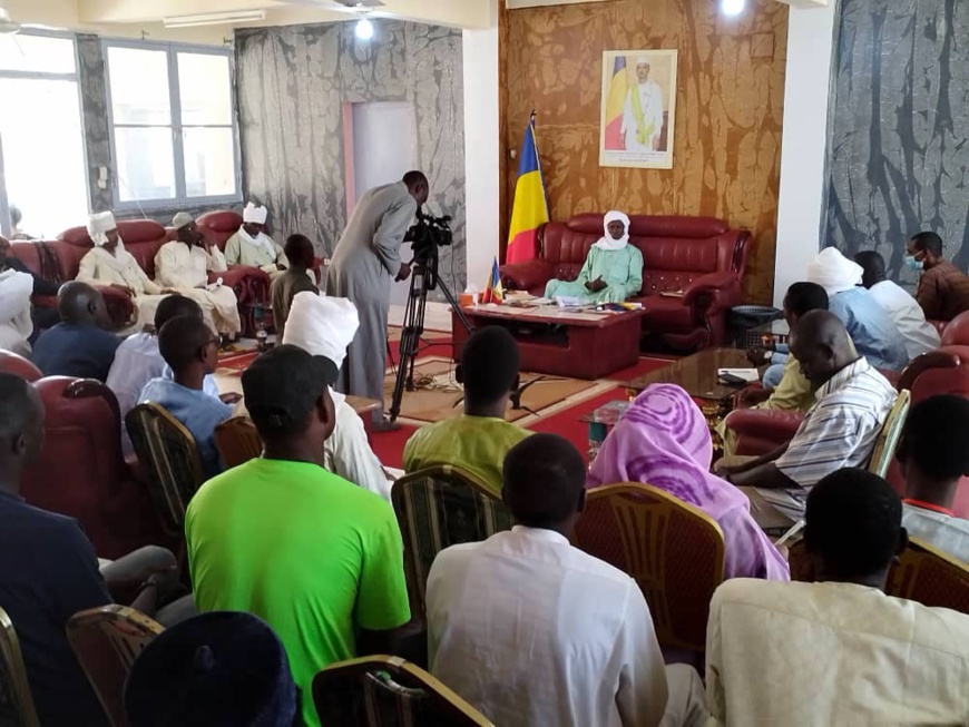 Tchad : le gouverneur du Batha lance un dialogue avec la jeunesse pour un avenir paisible Tchad : le gouverneur du Batha lance un dialogue avec la jeunesse pour un avenir paisible