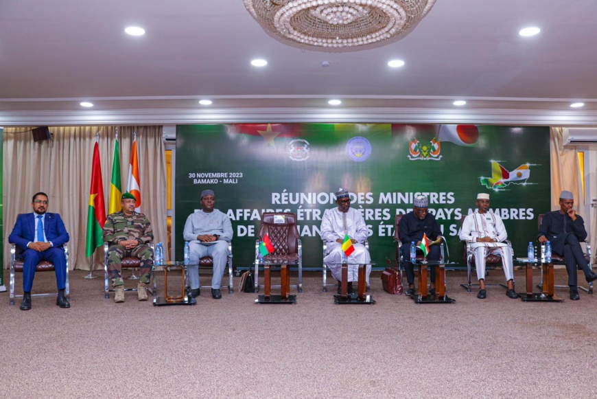 Mali : Déclaration issue de la première réunion des Ministres des Affaires étrangères de l'Alliance des Etats du Sahel Mali : Déclaration issue de la première réunion des Ministres des Affaires étrangères de l'Alliance des Etats du Sahel