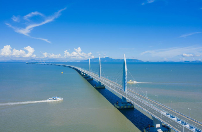 Photo shows the Hong Kong-Zhuhai-Macao Bridge. (Photo by Luo Linghao/People's Daily Online) Photo shows the Hong Kong-Zhuhai-Macao Bridge. (Photo by Luo Linghao/People's Daily Online)