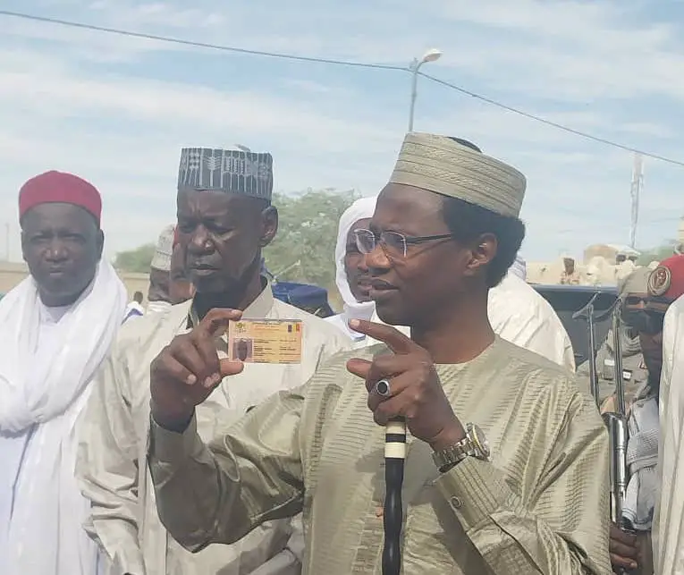 Tchad : le gouverneur du Kanem lance la distribution des cartes d’électeurs