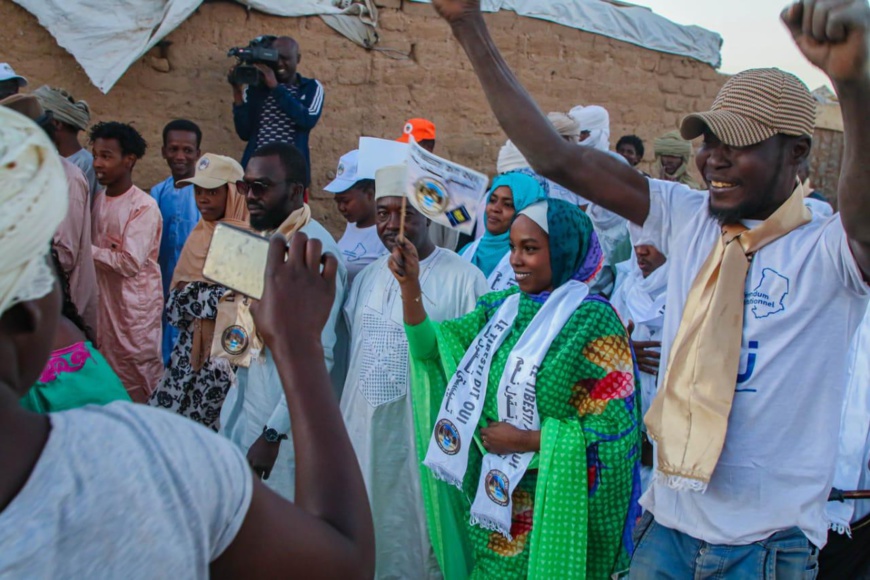 Tchad : dans le Tibesti, Fatima Goukouni Weddeye opte pour une campagne de proximité Tchad : dans le Tibesti, Fatima Goukouni Weddeye opte pour une campagne de proximité