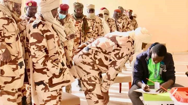 Tchad: Référendum constitutionnel : : Les militaires votent à Amdjarass Tchad: Référendum constitutionnel : : Les militaires votent à Amdjarass