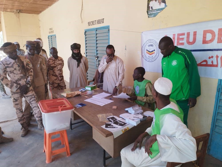 Tchad : Les éléments des Forces de défense et de sécurité et les nomades de Batha votent ce 16 décembre 2023, et de choisir entre le "OUI" et le " NON" Pour la proposition de forme de l'État. Tchad : Les éléments des Forces de défense et de sécurité et les nomades de Batha votent ce 16 décembre 2023, et de choisir entre le "OUI" et le " NON" Pour la proposition de forme de l'État.