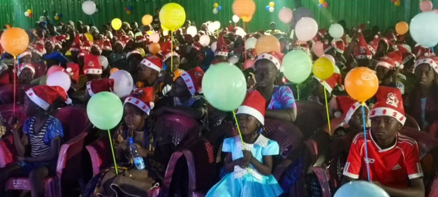Tchad - Réveillon de Noël: Le Gouverneur de la province du Moyen-Chari a communié avec 200 enfants en situation difficile de la ville de Sarh Tchad - Réveillon de Noël: Le Gouverneur de la province du Moyen-Chari a communié avec 200 enfants en situation difficile de la ville de Sarh