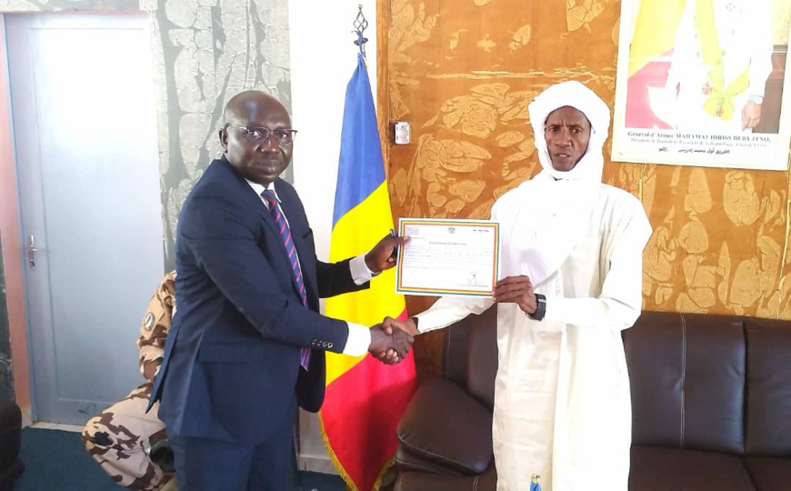 Tchad : au Batha, le gouverneur préside une réunion sur les recettes de l’Etat Tchad : au Batha, le gouverneur préside une réunion sur les recettes de l’Etat