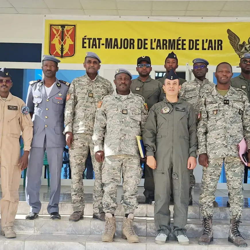 Tchad : cérémonie de remerciement d’un instructeur pilote égyptien en fin de mission