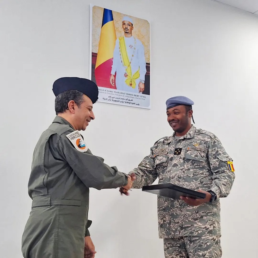 Tchad : cérémonie de remerciement d’un instructeur pilote égyptien en fin de mission Tchad : cérémonie de remerciement d’un instructeur pilote égyptien en fin de mission