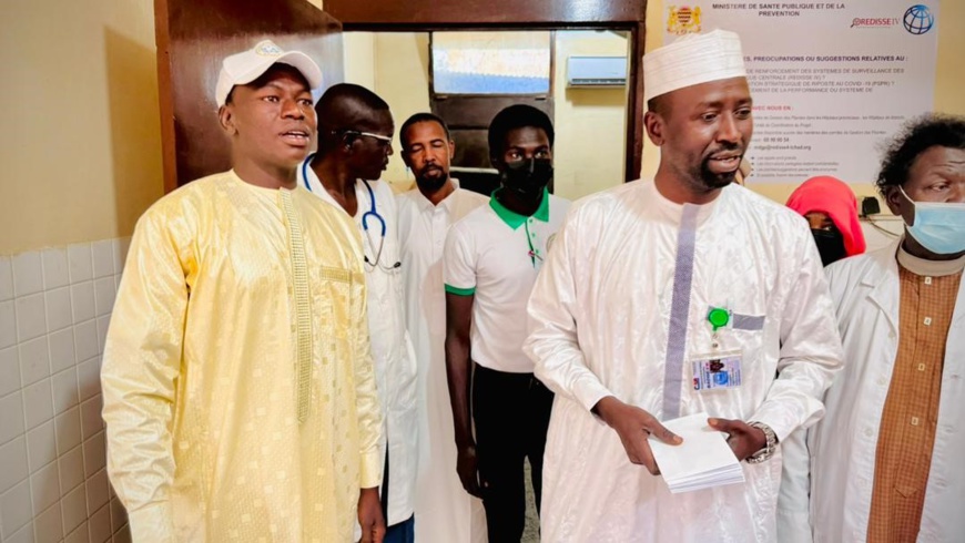 Tchad : Tchad : L'Association Avenir du Ouaddaï fait un don d'argent à la pédiatrie du CHU d'Abéché Tchad : Tchad : L'Association Avenir du Ouaddaï fait un don d'argent à la pédiatrie du CHU d'Abéché