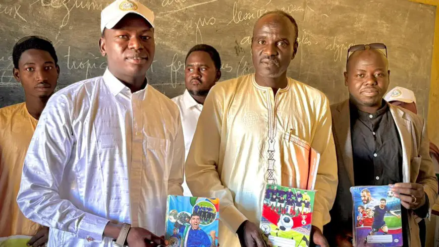 Tchad : les élèves du Lycée Franco-Arabe d'Abéché reçoivent un don de kits scolaires