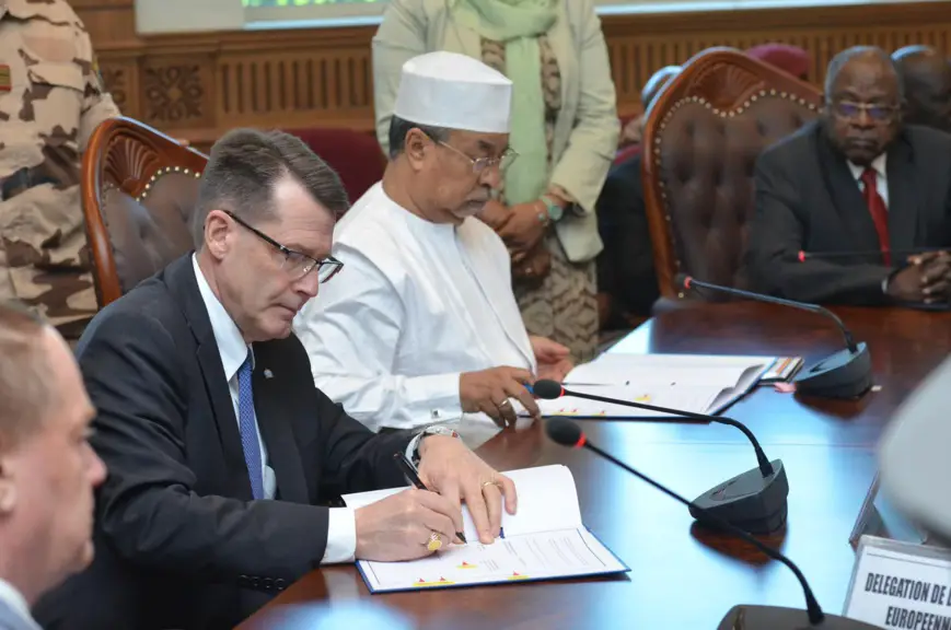 Signature d'un accord pour le projet de système d'information policière au Tchad