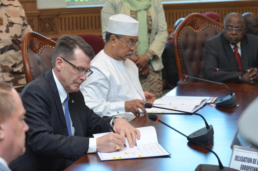 Signature d'un accord pour le projet de système d'information policière au Tchad Signature d'un accord pour le projet de système d'information policière au Tchad