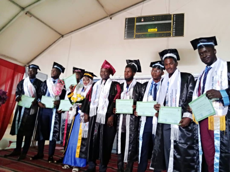 Tchad : 253 lauréats de l'Université de la Francophonie de N'Djamena reçoivent leurs diplômes Tchad : 253 lauréats de l'Université de la Francophonie de N'Djamena reçoivent leurs diplômes