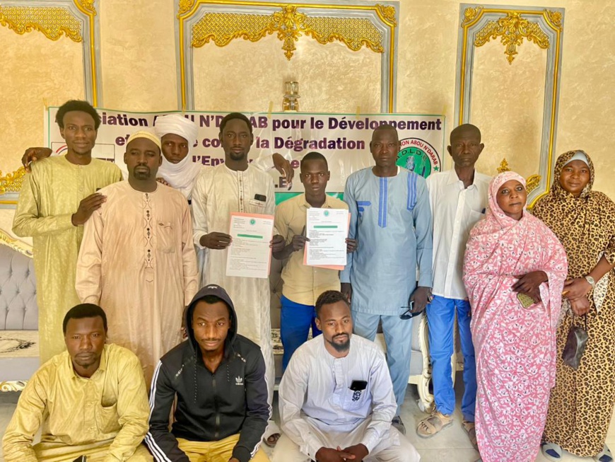 Tchad : un enseignant pour l'école primaire de Koïbo au Ouaddaï, financé par une association Tchad : un enseignant pour l'école primaire de Koïbo au Ouaddaï, financé par une association