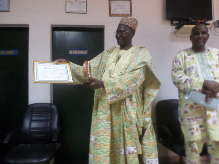 Cameroun: Le Crédit du Sahel S.A reçoit « le cauris de L’Essentiel » Cameroun: Le Crédit du Sahel S.A reçoit « le cauris de L’Essentiel »