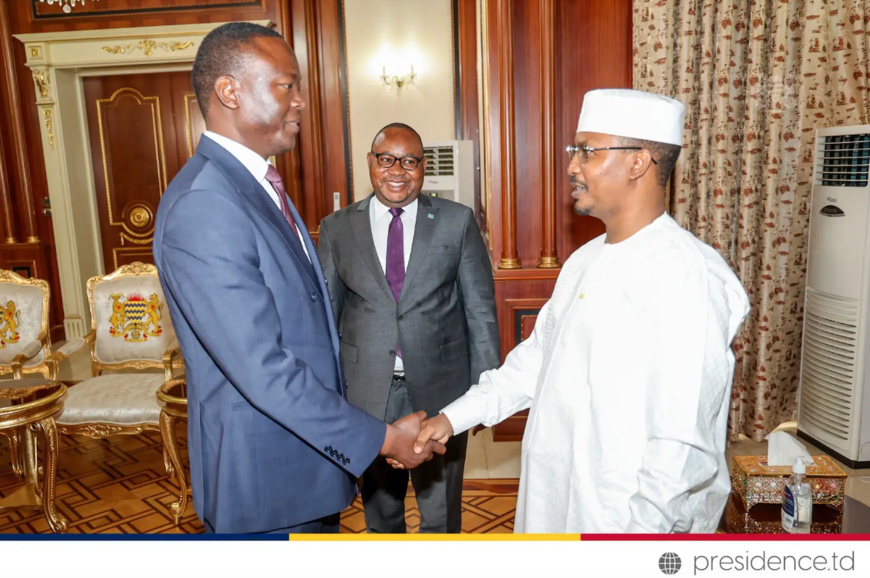 Tchad : le président de transition félicite Dr. Succes Masra après l'investiture par le CNT Tchad : le président de transition félicite Dr. Succes Masra après l'investiture par le CNT