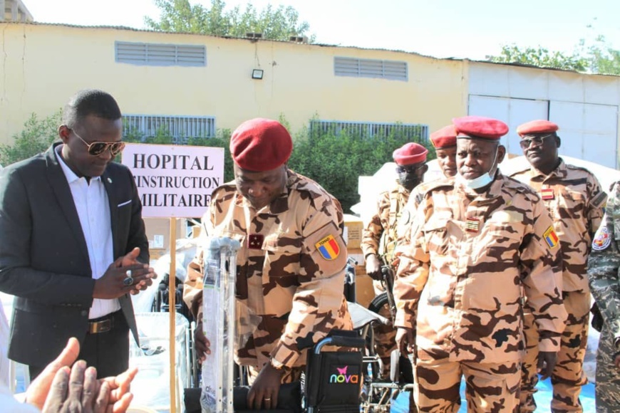 Tchad : Remise des équipements et consommables médicaux au profit des hôpitaux nationaux et provinciaux dont celui de l’armée nationale tchadienne Tchad : Remise des équipements et consommables médicaux au profit des hôpitaux nationaux et provinciaux dont celui de l’armée nationale tchadienne