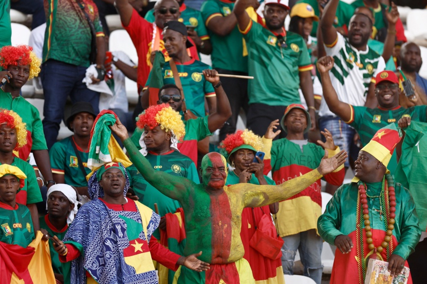 CAN 2023 : La qualification des Lions Indomptables pour les huitièmes de finale célébrée dans la joie par les fans à travers le Cameroun CAN 2023 : La qualification des Lions Indomptables pour les huitièmes de finale célébrée dans la joie par les fans à travers le Cameroun