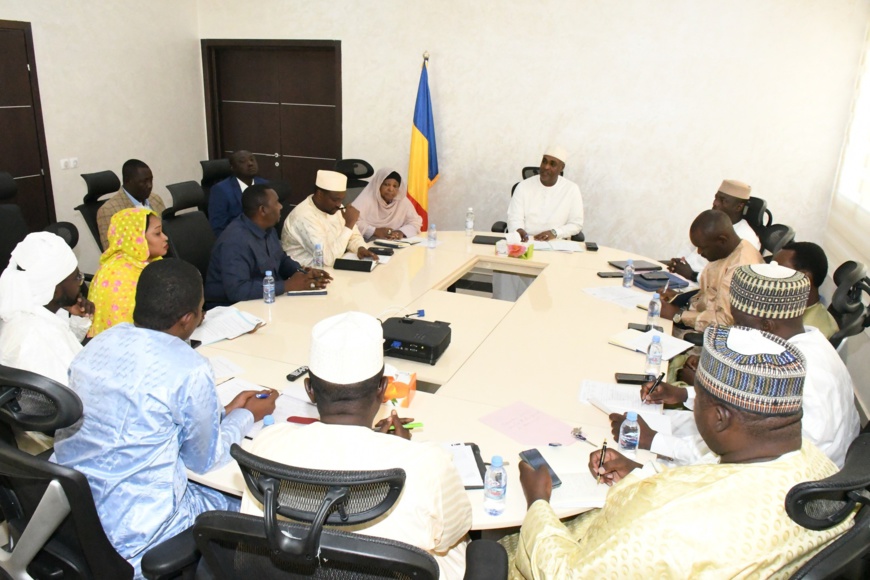 Tchad : Réunion d’évaluation des travaux de bitumage des rues de Ndjamena Tchad : Réunion d’évaluation des travaux de bitumage des rues de Ndjamena