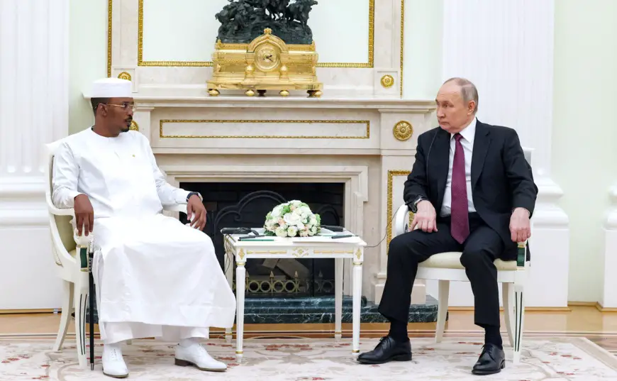 Entretien entre les présidents Mahamat Idriss Deby et Vladimir Poutine au Kremlin. © Kremlin
