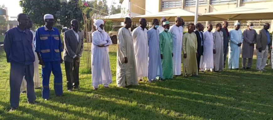 Tchad : Au ministère de la Santé Publique, la journée de travail a débuté ce lundi par la levée des couleurs Tchad : Au ministère de la Santé Publique, la journée de travail a débuté ce lundi par la levée des couleurs