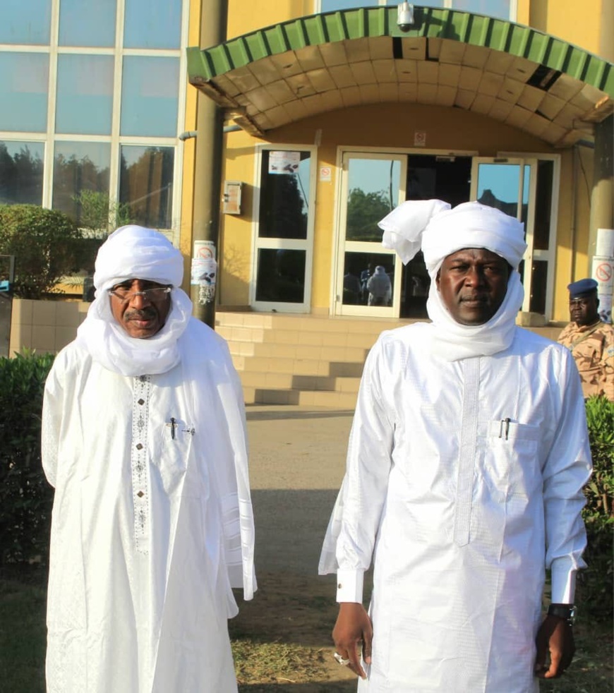 Tchad : Au ministère de la Santé Publique, la journée de travail a débuté ce lundi par la levée des couleurs Tchad : Au ministère de la Santé Publique, la journée de travail a débuté ce lundi par la levée des couleurs