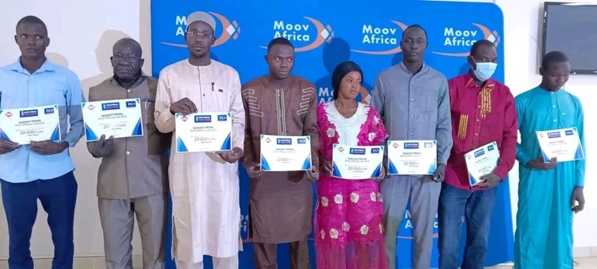 Les gagnants du jeu spécial Quiz CAN 2023 de Moov Africa Tchad reçoivent leurs récompenses Les gagnants du jeu spécial Quiz CAN 2023 de Moov Africa Tchad reçoivent leurs récompenses