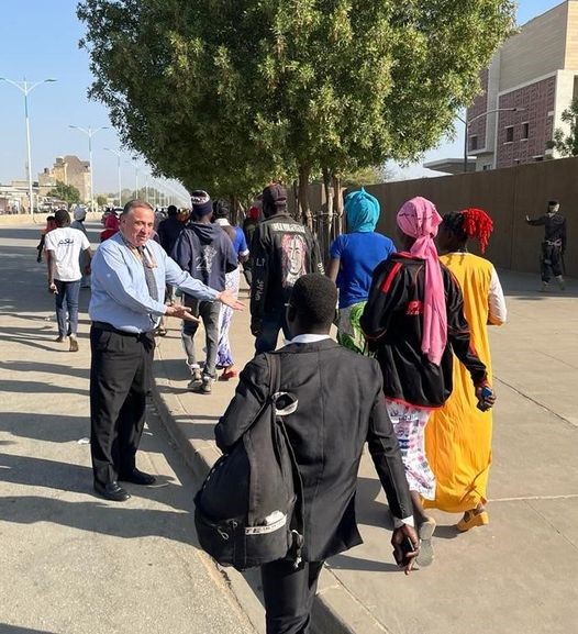 Tchad : L’ambassade des États-Unis conseille aux piétons de marcher sur le trottoir devant sa chancellerie Tchad : L’ambassade des États-Unis conseille aux piétons de marcher sur le trottoir devant sa chancellerie