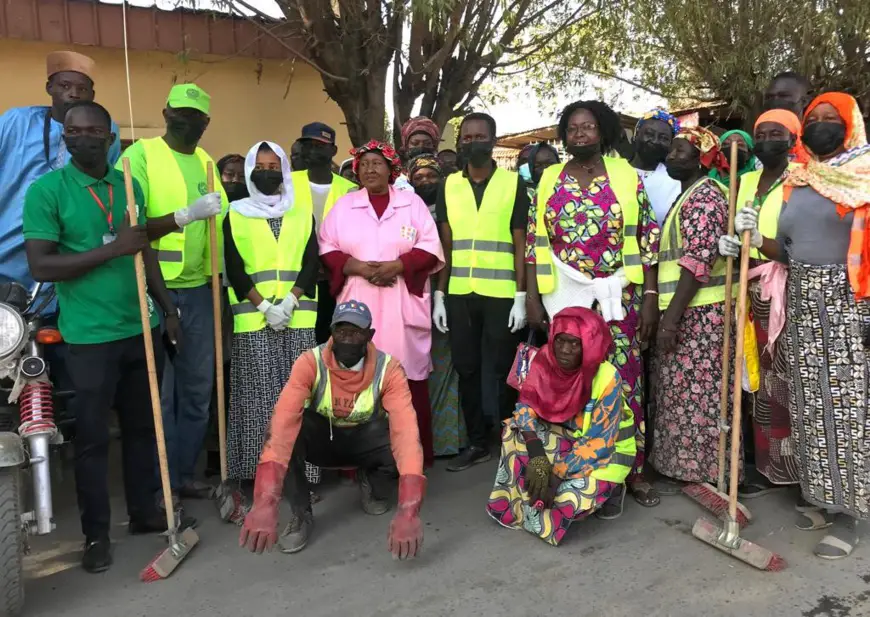Tchad : Le coup de balai de l'Association Green Tchad au centre de santé Ardebdjoumal