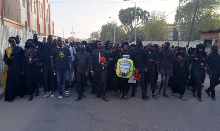 Tchad : meurtre du jeune blogueur Maruis, un hommage sur le lieu du crime Tchad : meurtre du jeune blogueur Maruis, un hommage sur le lieu du crime